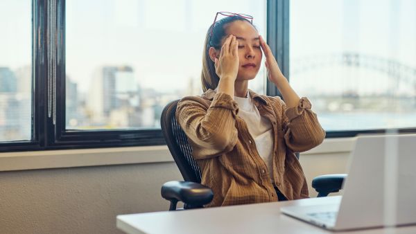 Profissional com dificuldade de fazer seu trabalho por conta de falta de saúde mental na empresa